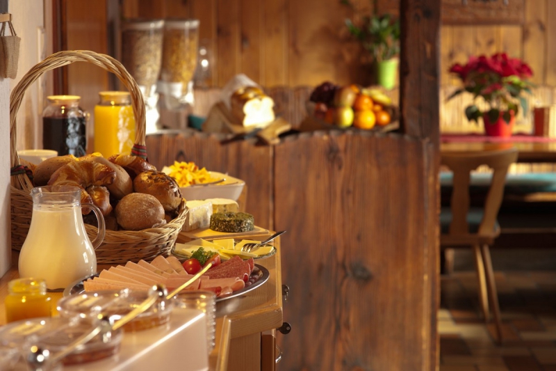 boulangerie-VINS SUR CARAMY-min_breakfast_buffet_food_restaurant_meal_hotel_plate_fresh-718745